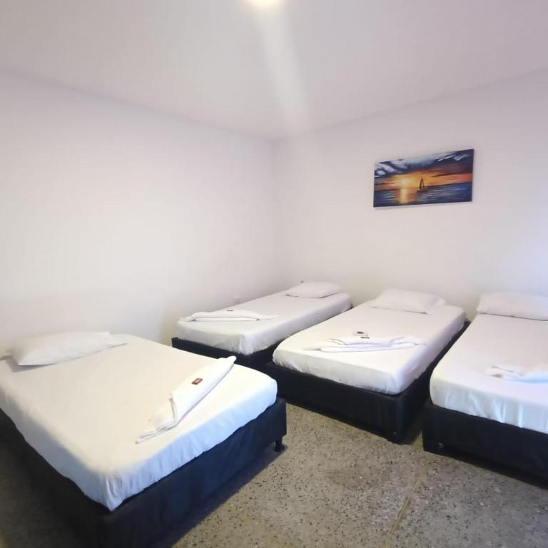Hotel Los Arcangeles - Habitación Cuádruple Clásica - 1