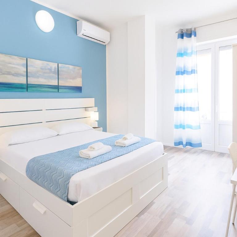 Iris Rooms - Double Room with Private Bathroom - 6