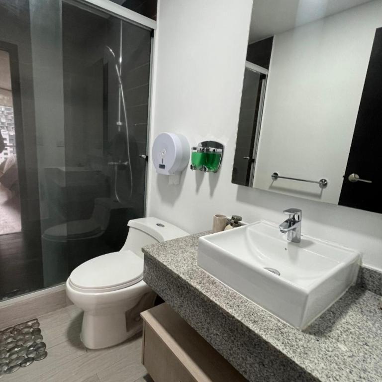 DJamez - Two-Bedroom Apartment - 14