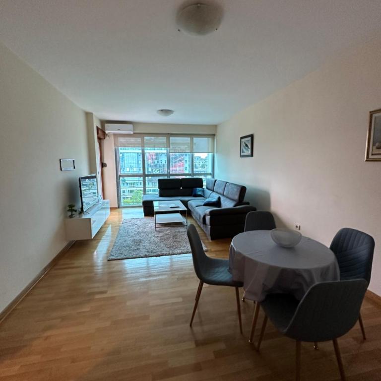 Great location two bedroom apatment ''MAXIM''-GARAGE 5EUR PER DAY - Two-Bedroom Apartment - 4