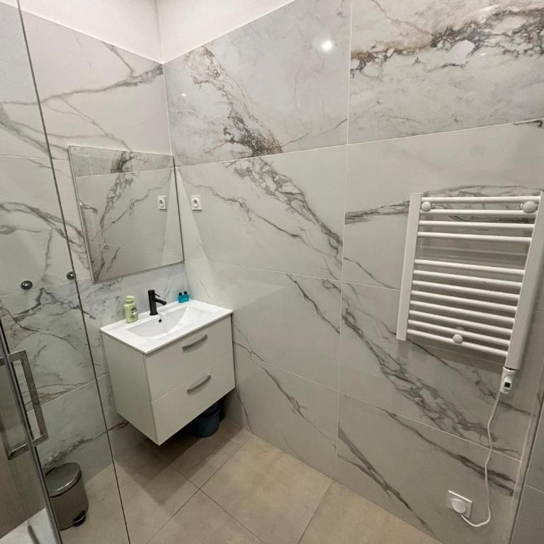 Au cœur du Vieux Nice, superbe studio refait à neuf - Appartement 1 Chambre - 17