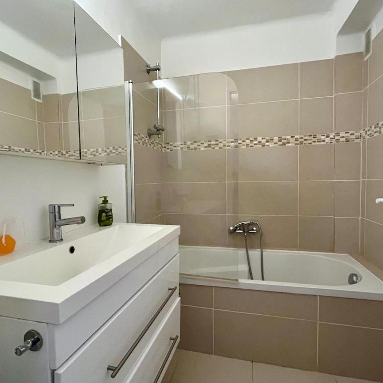 Appartement Odysée-Plage - Three-Bedroom Apartment - 21