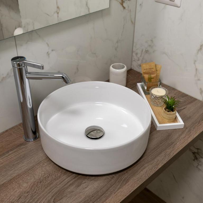 Tury's House - Double Room with Private Bathroom - 9