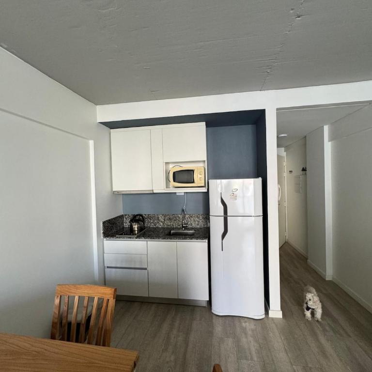 Bright studio apartment with balcony - Apartamento de 1 dormitorio - 1