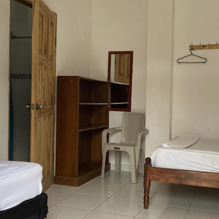 Hostal La Cabaña Típica - Habitación Triple - 2