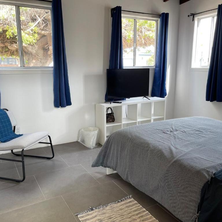 The Wind and Sea House-BEACH HOUSE - Two-Bedroom Apartment - 10