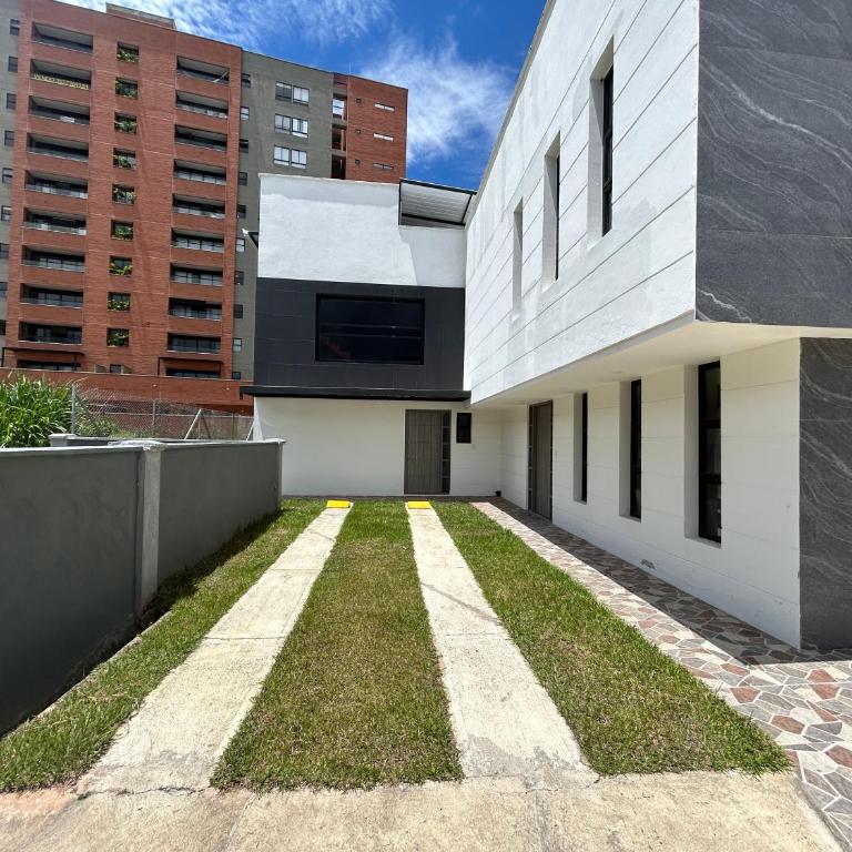 House 10 minutes from the airport, Rionegro - Apartamento de 3 dormitorios - 1