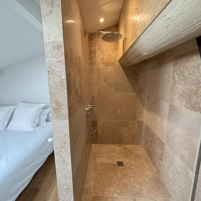 ARLES: Duplex Chic Centre - Clim & Vue Imprenable - FR-1-765-29 - Apartment - 22