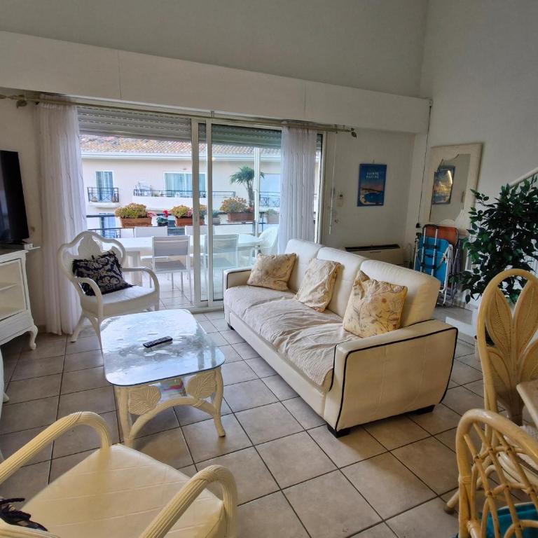 Appartement 3 pièces climatisé avec terrasse et parking, centre-ville Sainte-Maxime - FR-1-780-17 - Apartment - 10
