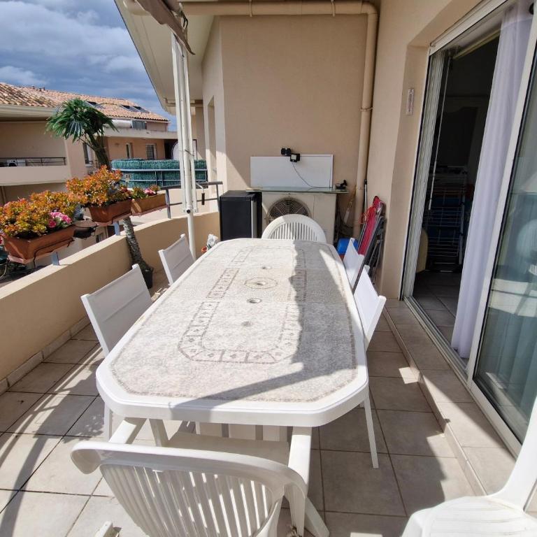 Appartement 3 pièces climatisé avec terrasse et parking, centre-ville Sainte-Maxime - FR-1-780-17 - Apartment - 32