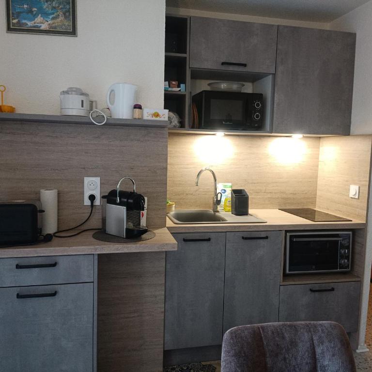 T2 Rénové avec Terrasse et Parking Sécurisé - Apartamento de 1 dormitorio - 8
