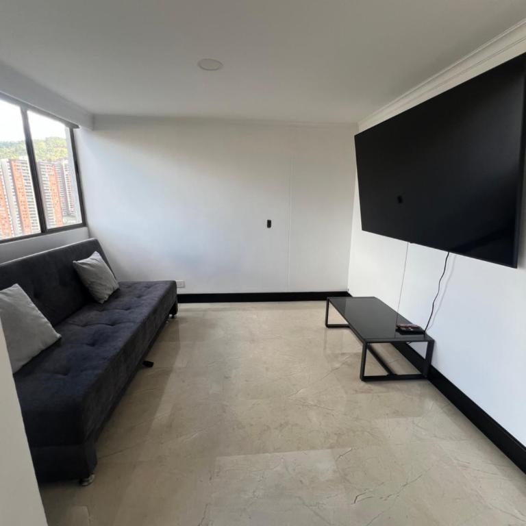 Apartamento Medellín - Three-Bedroom Apartment with Park View - 8