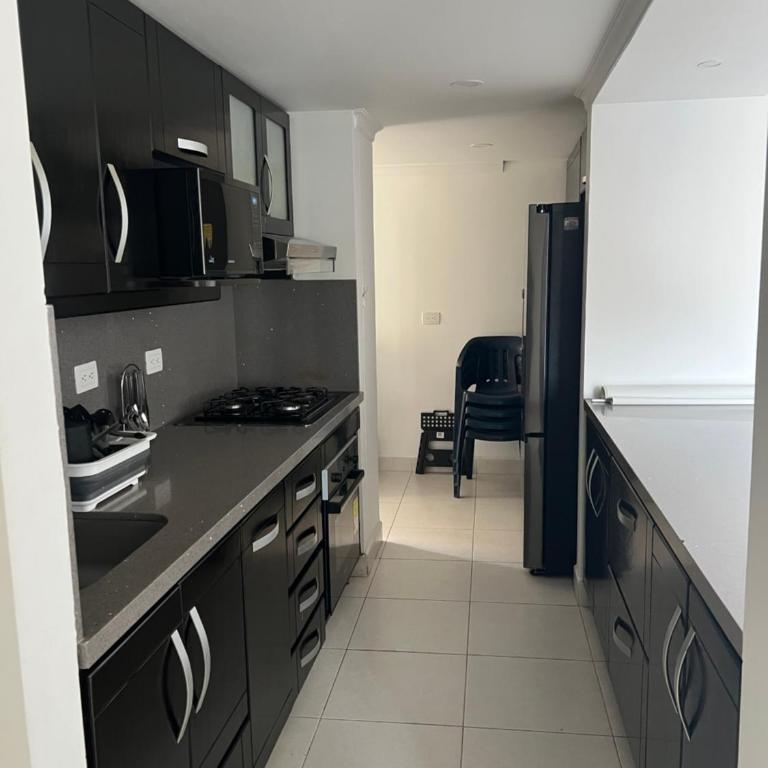 Apartamento Medellín - Three-Bedroom Apartment with Park View - 10