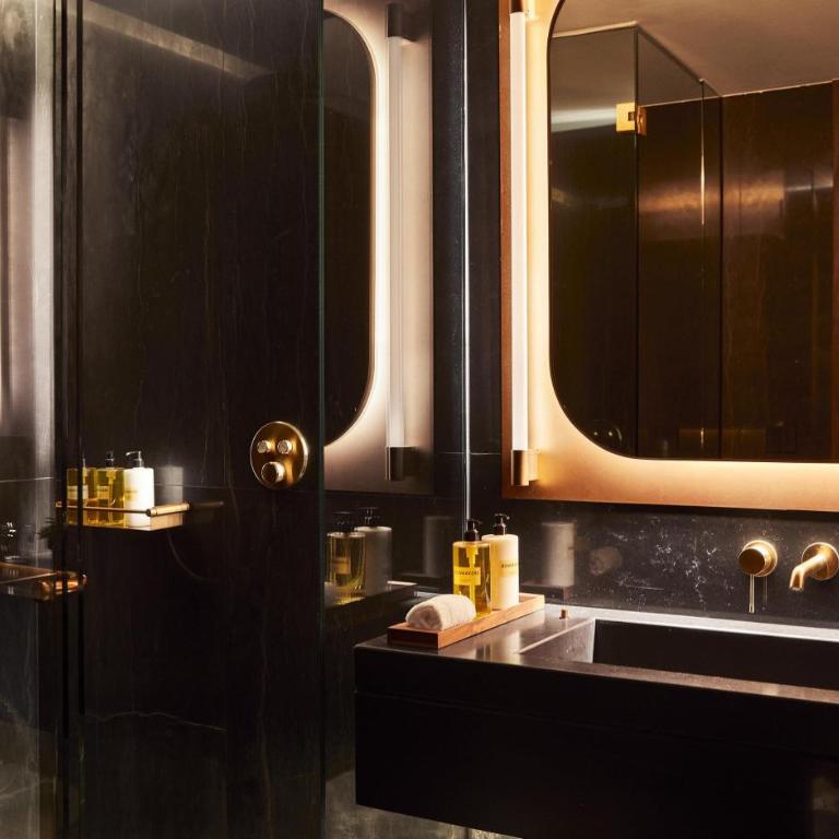 Thompson Madrid, by Hyatt - King Room with City View - 6