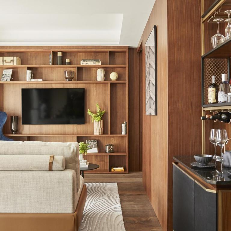 Thompson Madrid, by Hyatt - King Suite with City View - 3