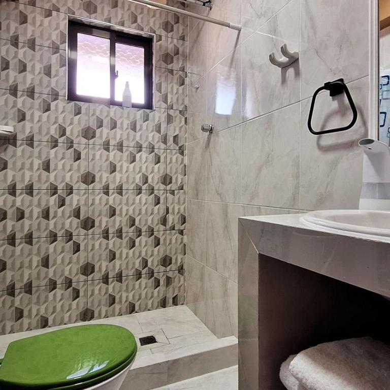 Céntrico apartamento con 2 baños, a pasos de restaurantes y agencias de turismo - Two-Bedroom Apartment - 21