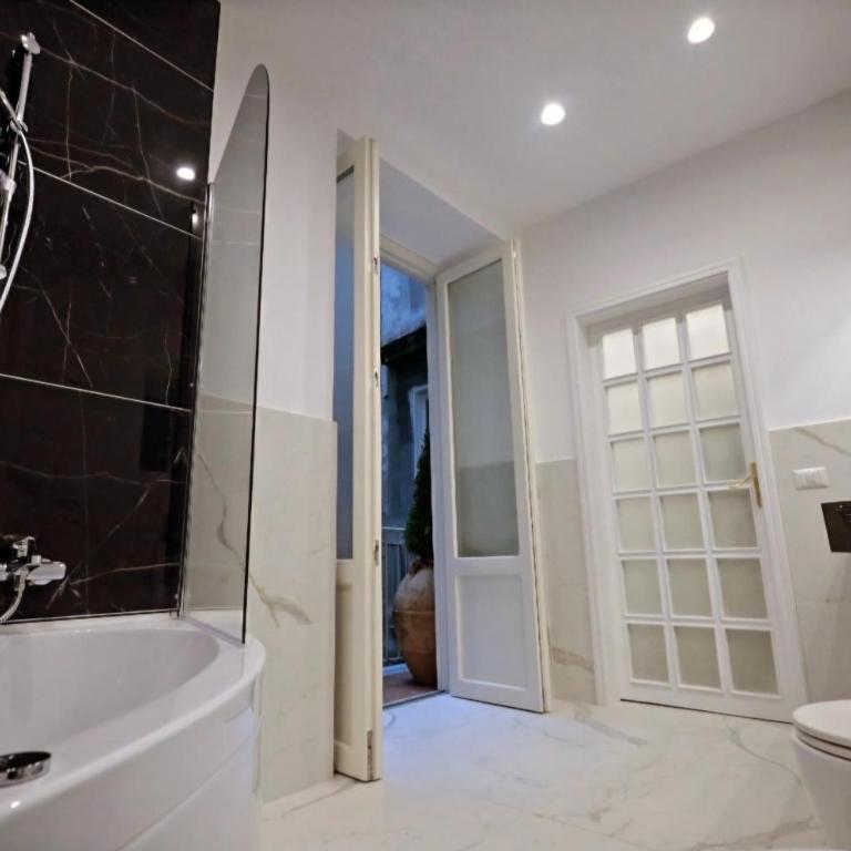 Relais Santa Lucia sul Mare, Napoli - Camera King con Vasca Idromassaggio - 7