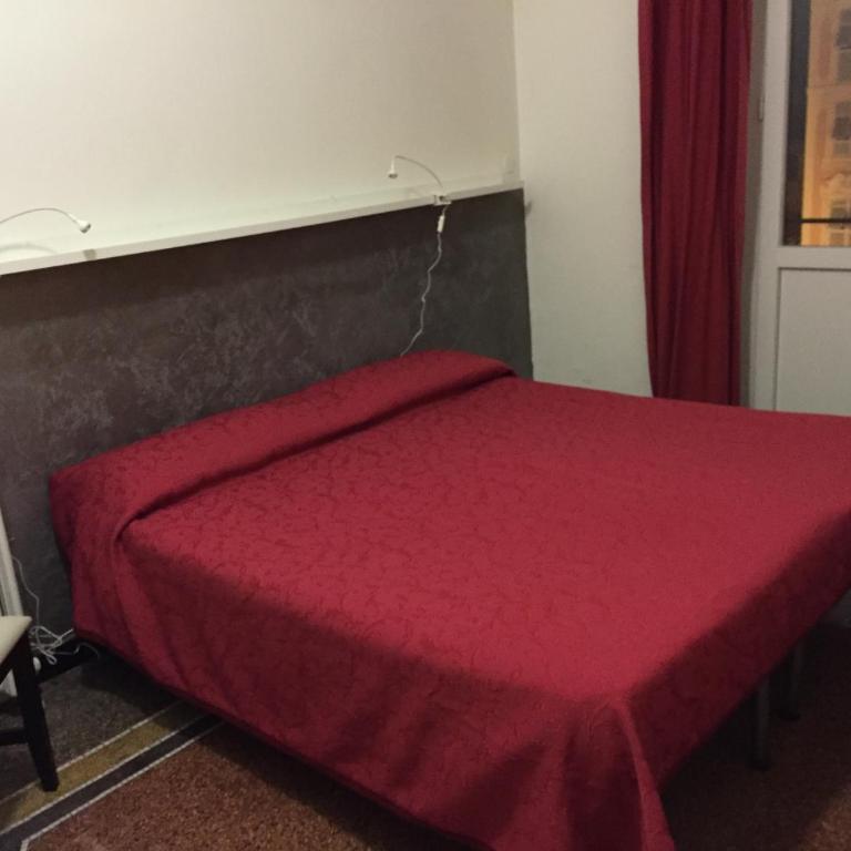 Albergo La Vela - Camera Matrimoniale/Doppia con Letti Singoli con Vista Mare Parziale - 4
