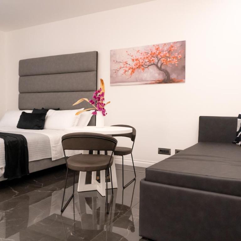 Palazzo Algaria Suites with Jacuzzi, Sauna & Turkish Bath - Camera Quadrupla Luxury - 12