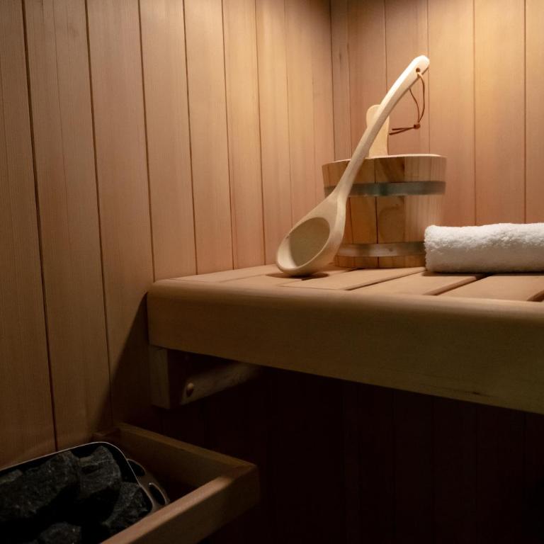 Palazzo Algaria Suites with Jacuzzi, Sauna & Turkish Bath - Camera Tripla Luxury - 6