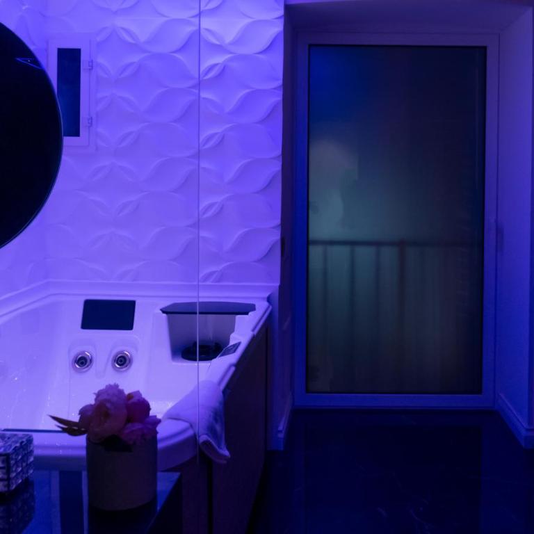 Palazzo Algaria Suites with Jacuzzi, Sauna & Turkish Bath - Camera Quadrupla Luxury - 2
