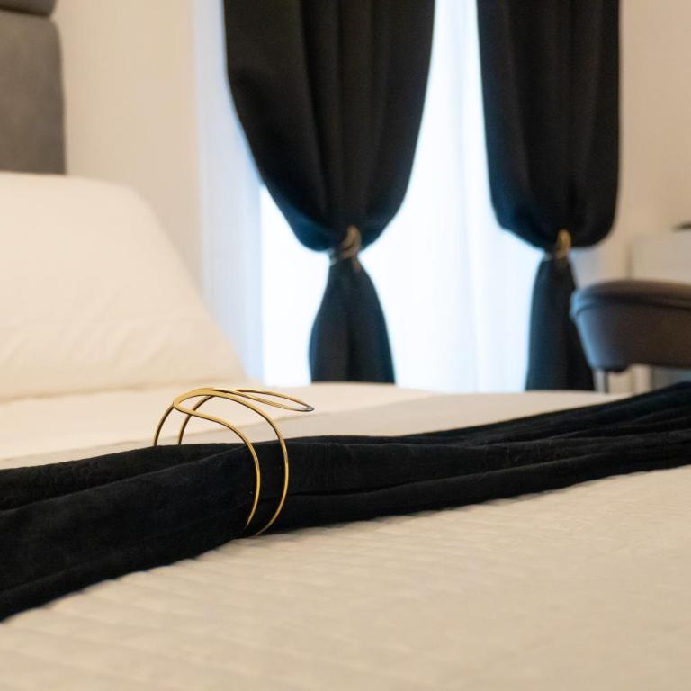 Palazzo Algaria Suites with Jacuzzi, Sauna & Turkish Bath - Camera Tripla Luxury - 2