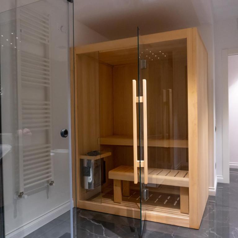 Palazzo Algaria Suites with Jacuzzi, Sauna & Turkish Bath - Camera Quadrupla Luxury - 7