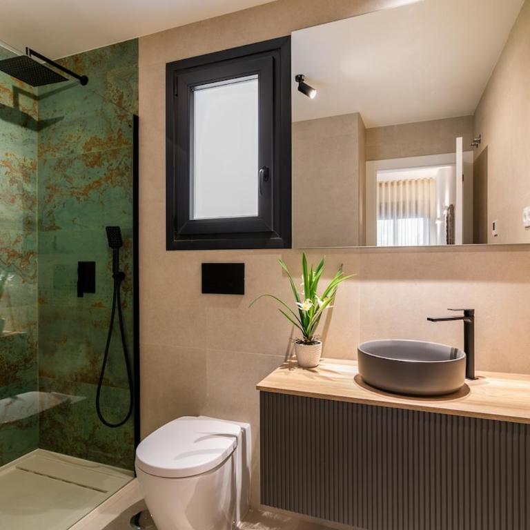 Private Jacuzzi, 3 Pools, Grill, Parking, AC - Three-Bedroom Apartment - 25