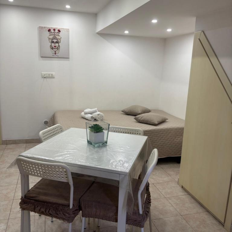 Maly - One-Bedroom House - 1