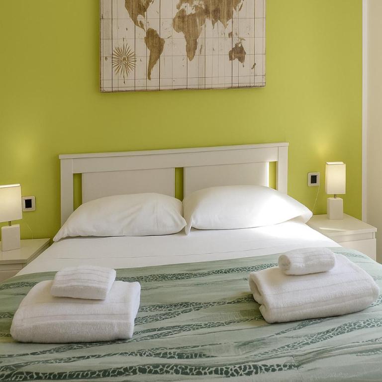 Iris Rooms - Double Room with Private Bathroom - 9