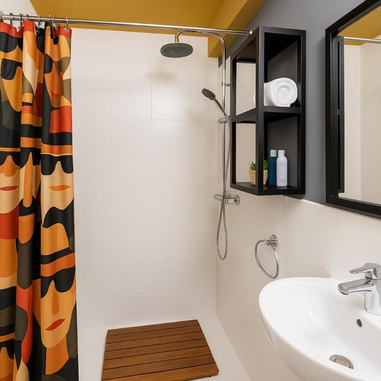 BOBOTEL - B&B City Center - Camera Matrimoniale con Bagno Privato Esterno - 11