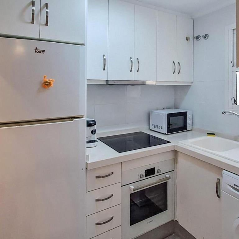 Awesome Apartment In Torrevieja - Apartamento de 2 dormitorios - 4