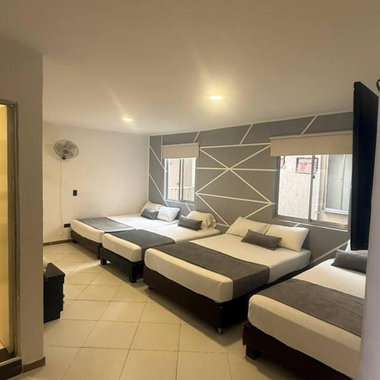 Hospedaje, Medellín,Turismocolombia-fit,Laureles,Estadio,La 70 - Habitación Familiar con baño privado - 2