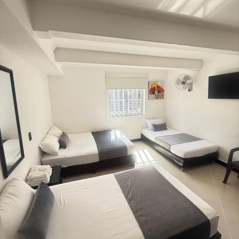 Hospedaje, Medellín,Turismocolombia-fit,Laureles,Estadio,La 70 - Habitación Familiar con baño privado - 9