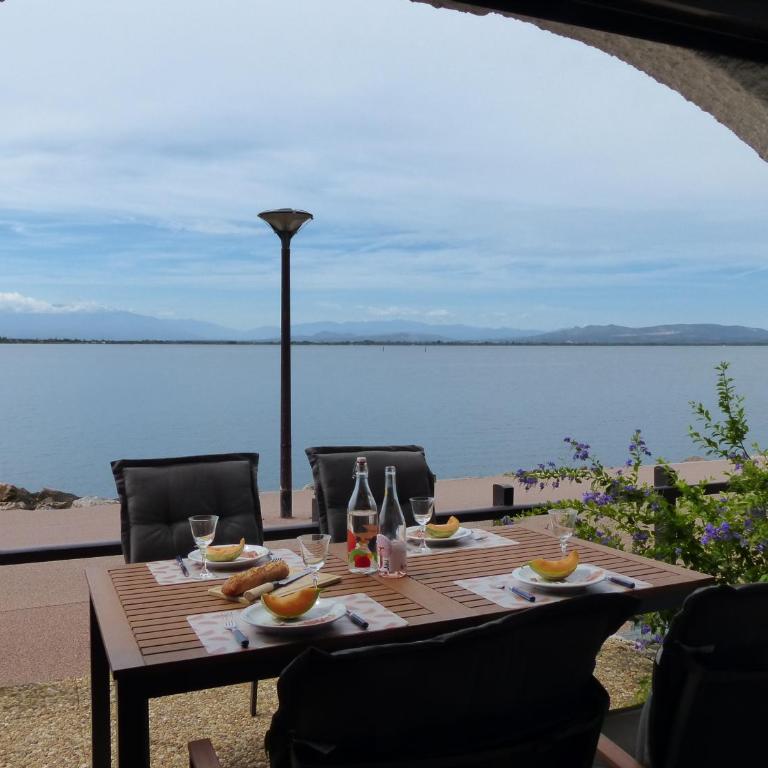 Grand appartement face au lac, vue sur les Pyrénées - Two-Bedroom Apartment - 1