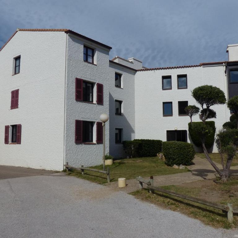 Grand appartement face au lac, vue sur les Pyrénées - Two-Bedroom Apartment - 24
