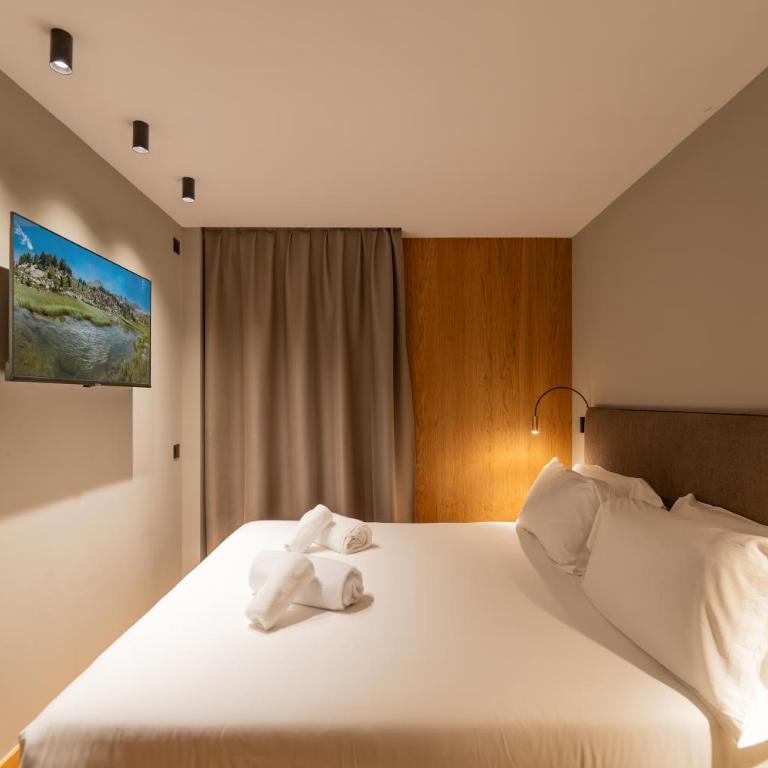Luxury Mountain Stay in Andorra l A PIE DE DE LAS PISTAS DE ESQUÍ l Incluye Gimnasio Piscina y Sauna en el mismo edificio l by BonesVacances - Three-Bedroom Apartment - 52