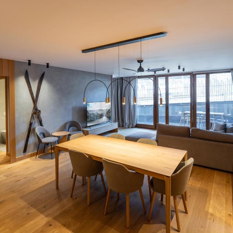 Luxury Mountain Stay in Andorra l A PIE DE DE LAS PISTAS DE ESQUÍ l Incluye Gimnasio Piscina y Sauna en el mismo edificio l by BonesVacances - Three-Bedroom Apartment - 63