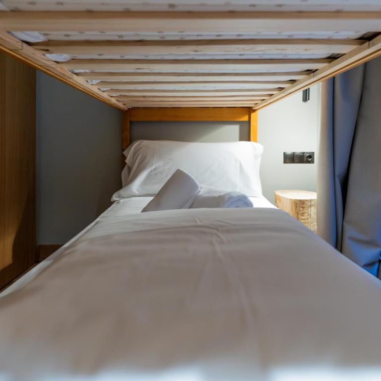 Luxury Mountain Stay in Andorra l A PIE DE DE LAS PISTAS DE ESQUÍ l Incluye Gimnasio Piscina y Sauna en el mismo edificio l by BonesVacances - Three-Bedroom Apartment - 61