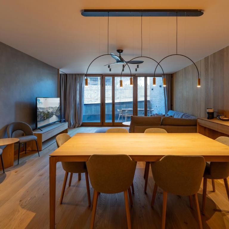 Luxury Mountain Stay in Andorra l A PIE DE DE LAS PISTAS DE ESQUÍ l Incluye Gimnasio Piscina y Sauna en el mismo edificio l by BonesVacances - Three-Bedroom Apartment - 81