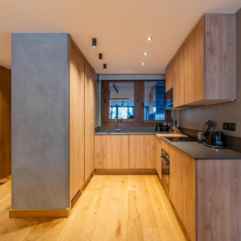 Luxury Mountain Stay in Andorra l A PIE DE DE LAS PISTAS DE ESQUÍ l Incluye Gimnasio Piscina y Sauna en el mismo edificio l by BonesVacances - Three-Bedroom Apartment - 67