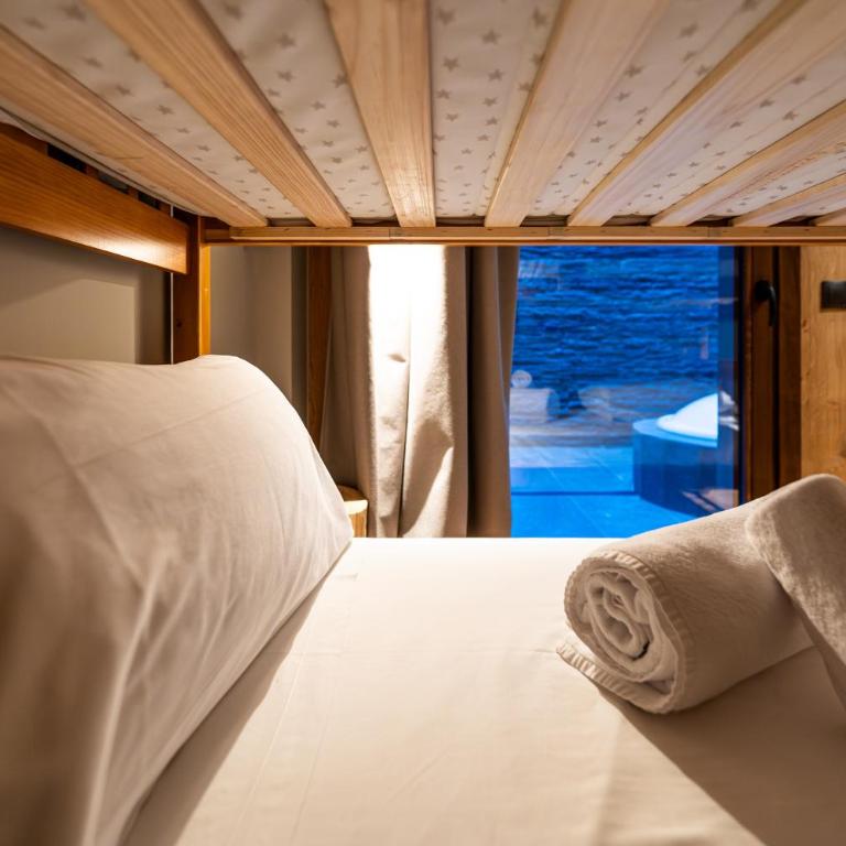 Luxury Mountain Stay in Andorra l A PIE DE DE LAS PISTAS DE ESQUÍ l Incluye Gimnasio Piscina y Sauna en el mismo edificio l by BonesVacances - Three-Bedroom Apartment - 80