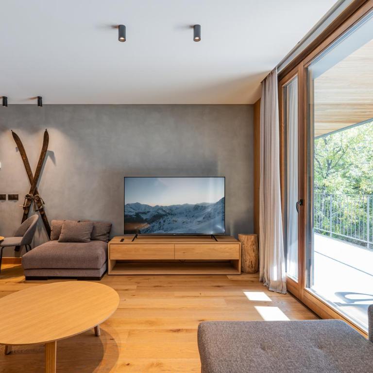 Luxurious Mountain Gem Enjoy Nature l Gym Sauna Pool l 1 MINUTE WALK TO SLOPES l by BonesVacances - Two-Bedroom Apartment with Terrace - 71
