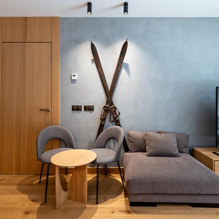 Luxurious Mountain Gem Enjoy Nature l Gym Sauna Pool l 1 MINUTE WALK TO SLOPES l by BonesVacances - Two-Bedroom Apartment with Terrace - 85