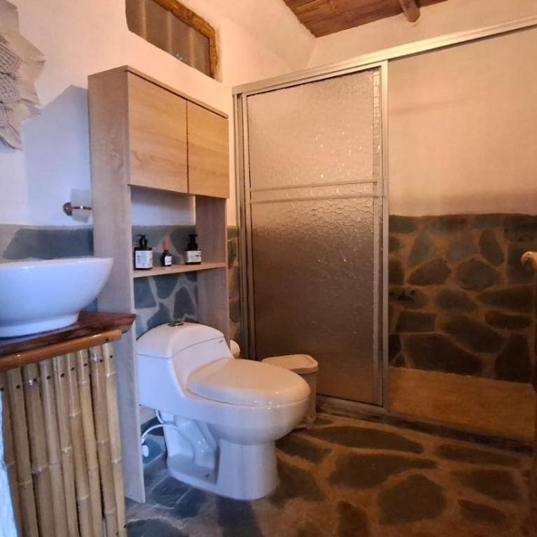 New Paradise Nueva Sede - La Vega Cundinamarca - Habitación con cama extragrande y bañera de hidromasaje - 3