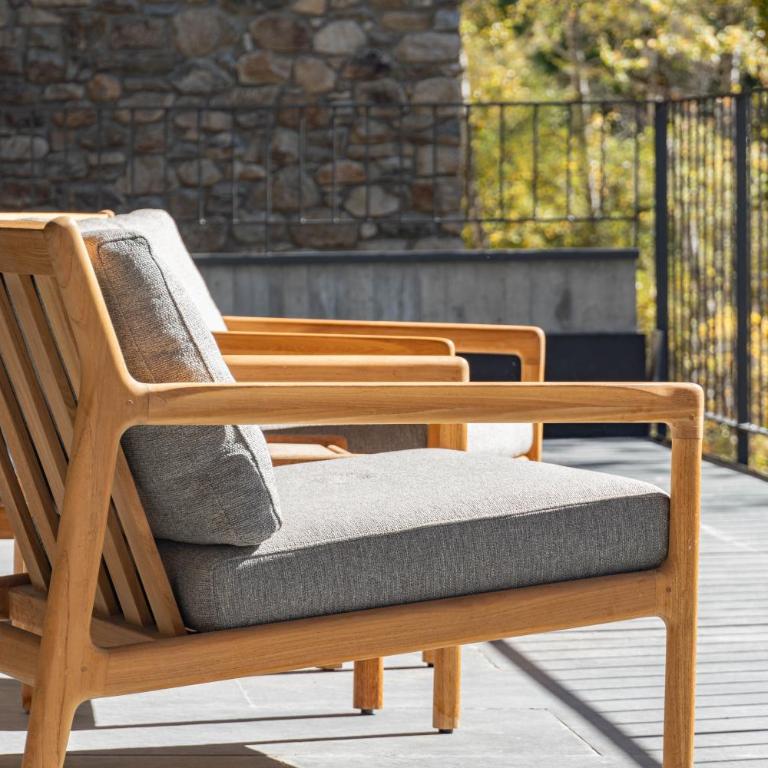 Luxurious Mountain Gem Enjoy Nature l Gym Sauna Pool l 1 MINUTE WALK TO SLOPES l by BonesVacances - Two-Bedroom Apartment with Terrace - 99