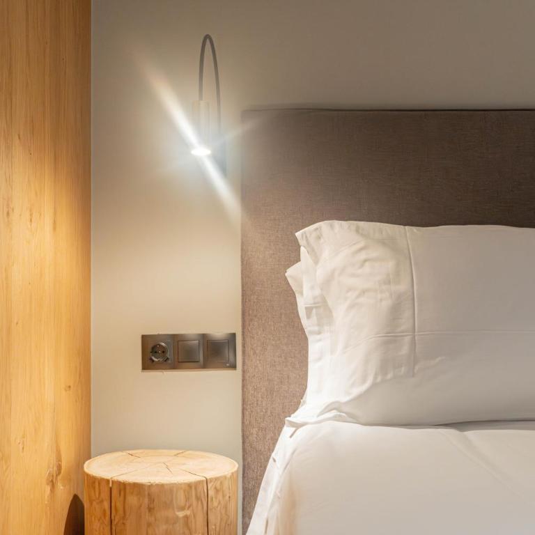 Luxury Mountain Stay in Andorra l A PIE DE DE LAS PISTAS DE ESQUÍ l Incluye Gimnasio Piscina y Sauna en el mismo edificio l by BonesVacances - Three-Bedroom Apartment - 86