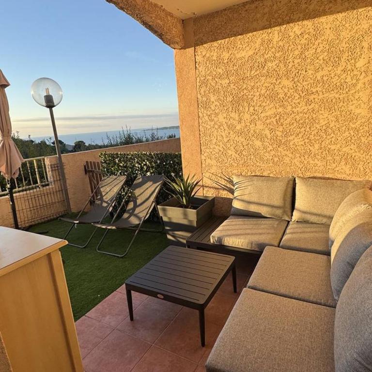 T2 super équipé avec terrasse, piscine et climatisation - FR-1-768-46 - Appartement - 13