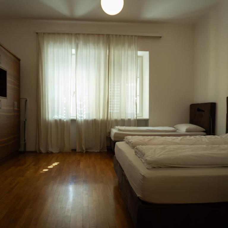 Residence Fink Central Apartments - Family Room - 8