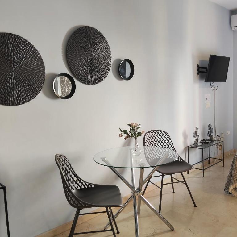 COZY St - One-Bedroom Apartment - 4